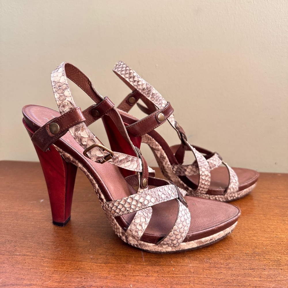 UGG Heels size 38